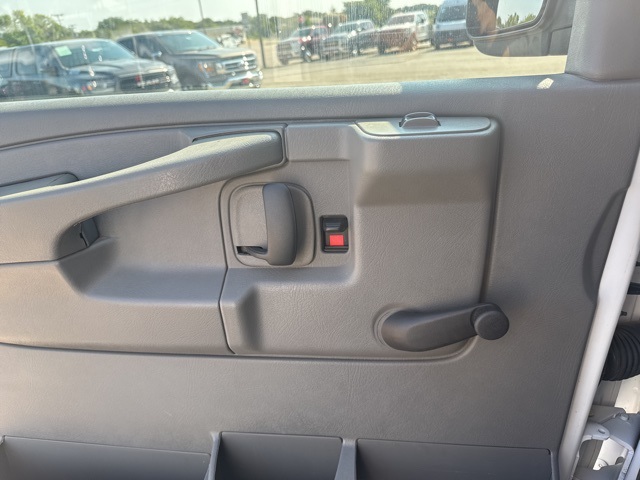 2014 Chevrolet Express 2500 Work Van photo 23