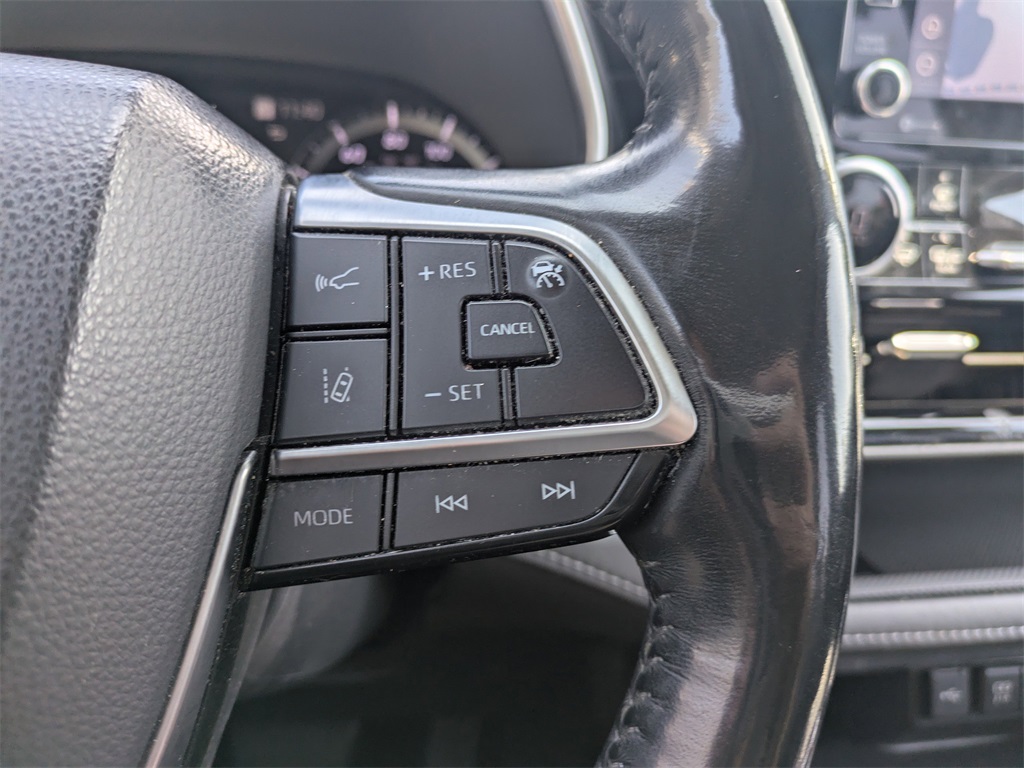 2020 Toyota Highlander Limited photo 31