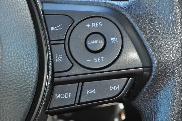 2020 Toyota RAV4 LE photo 30
