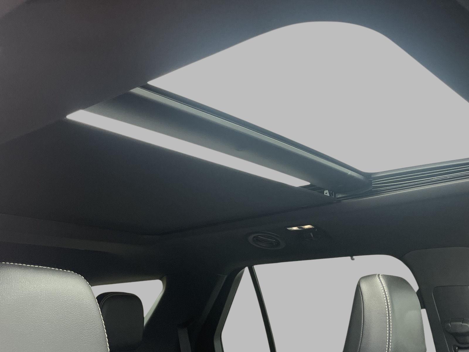 2022 Ford Explorer ST photo 13