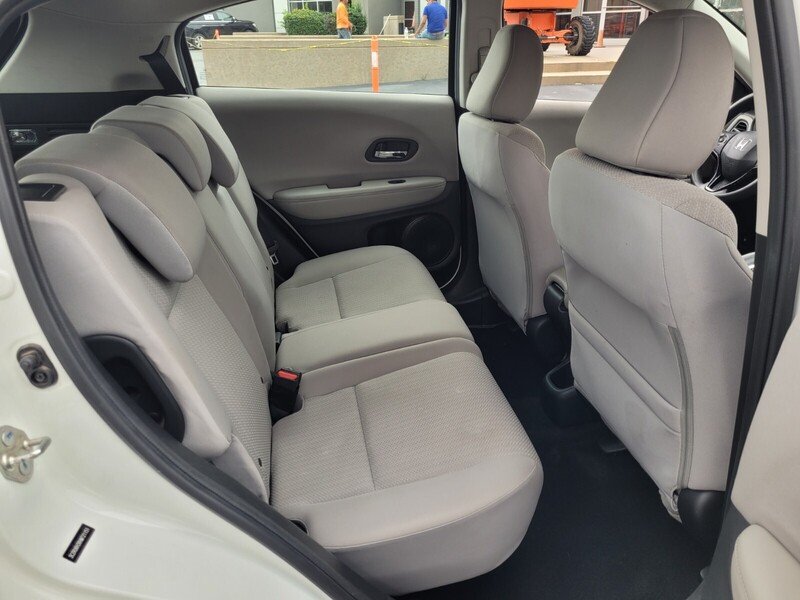 2017 Honda HR-V LX photo 13