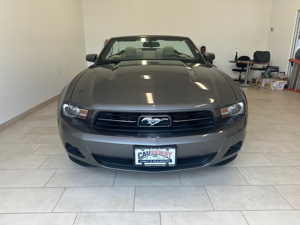 2010 Ford Mustang V6 photo 2