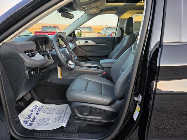 2025 Ford Explorer photo 4