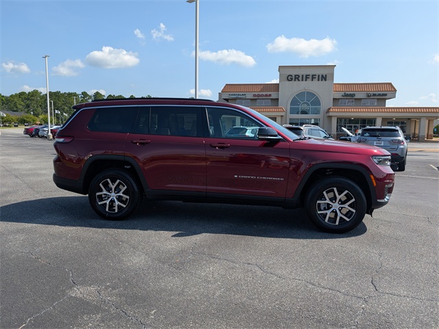2025 Jeep Grand Cherokee Limited photo 2