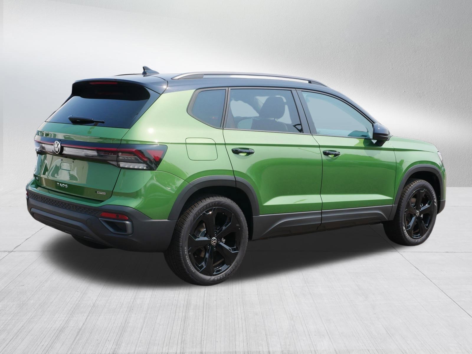 2025 Volkswagen Taos SE photo 2
