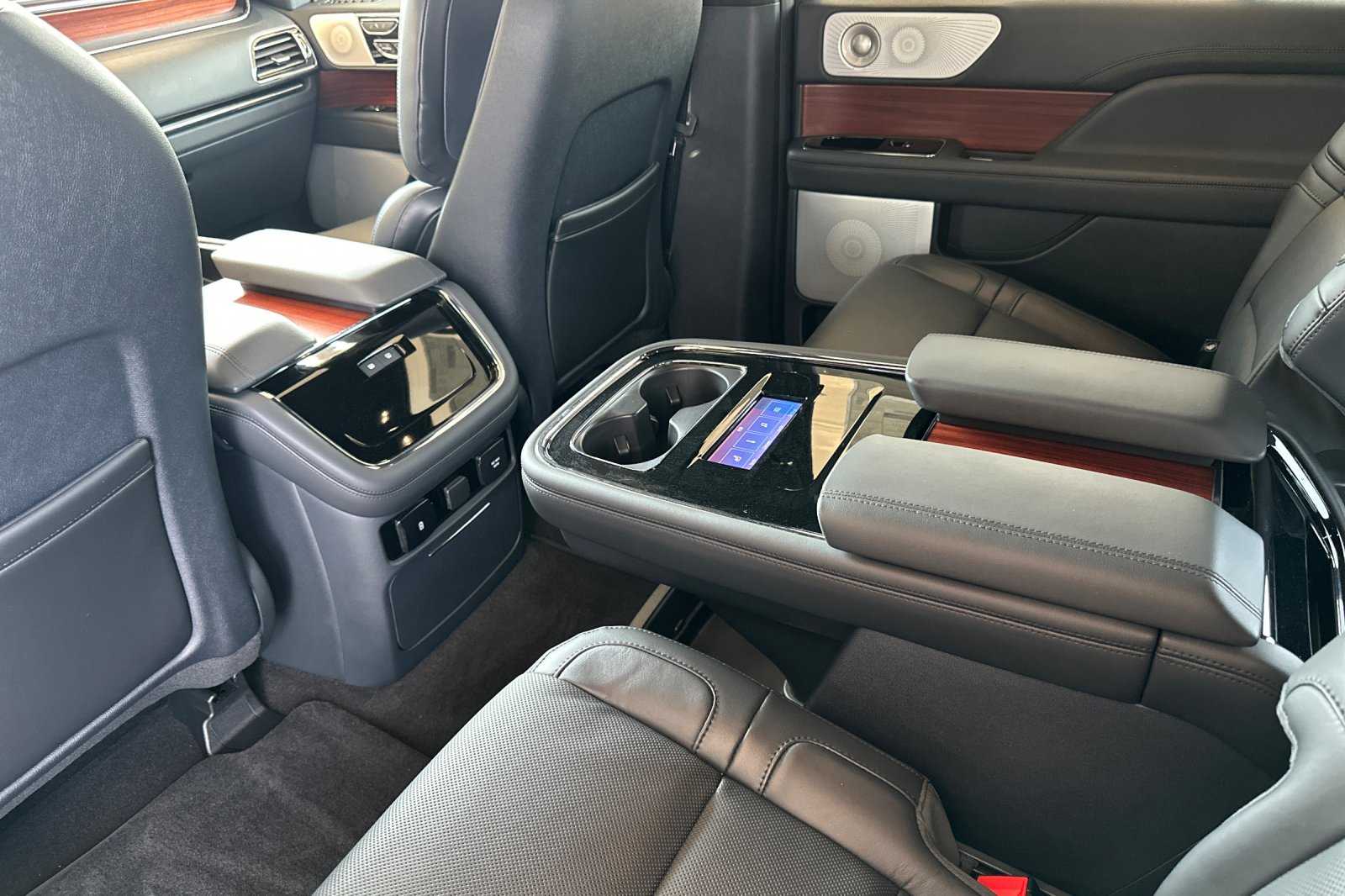 2024 Lincoln Navigator L Reserve photo 12