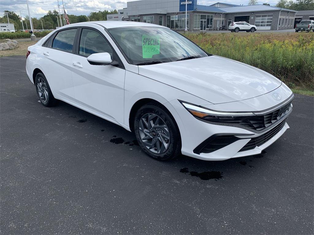 2025 Hyundai Elantra Blue's photo