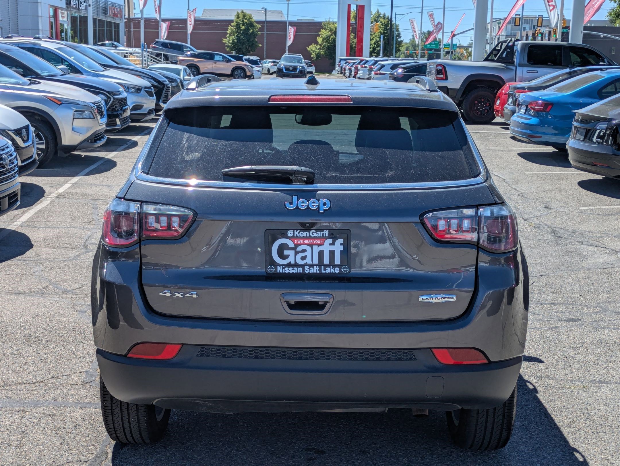 2022 Jeep Compass Latitude Lux photo 4