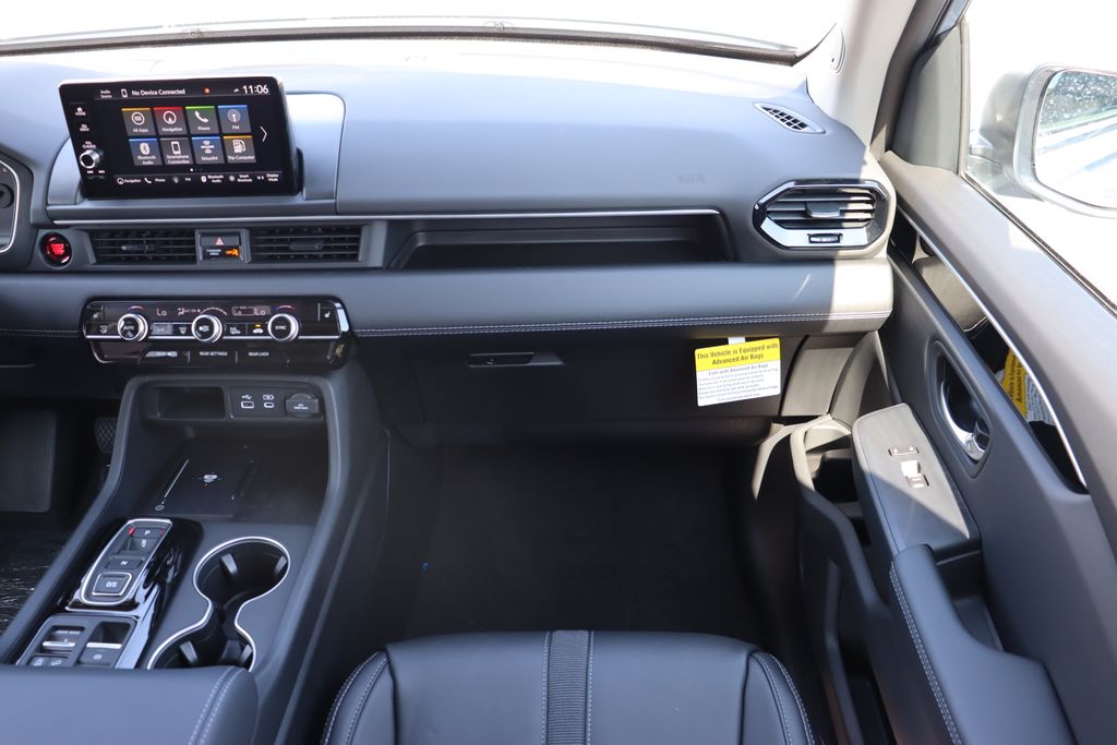 2025 Honda Pilot Touring photo 17