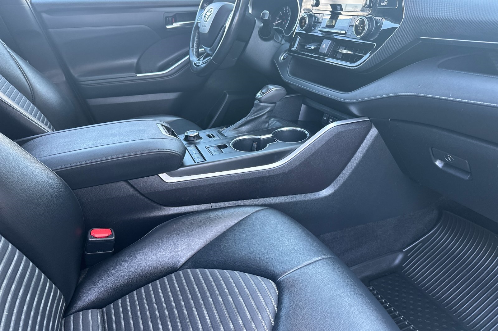 2021 Toyota Highlander XSE photo 16