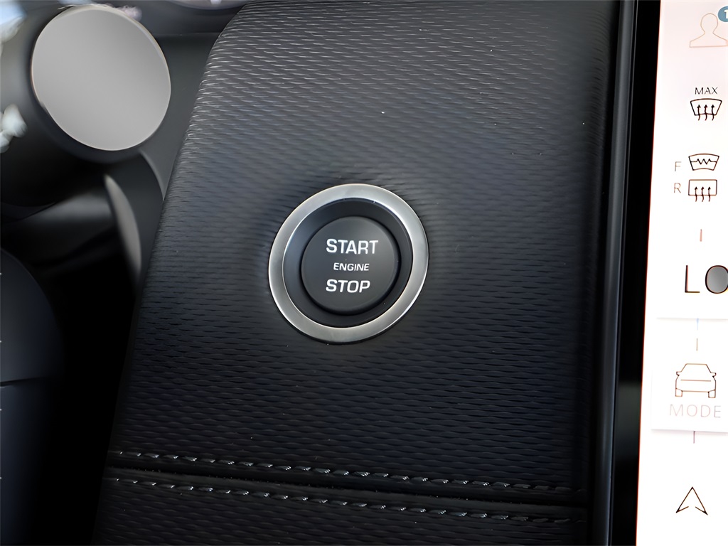 2025 Land Rover Discovery Sport SE photo 25