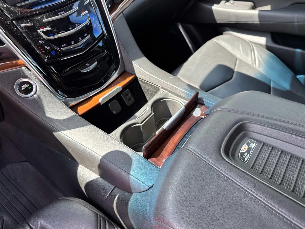 2019 Cadillac Escalade Premium Luxury photo 21