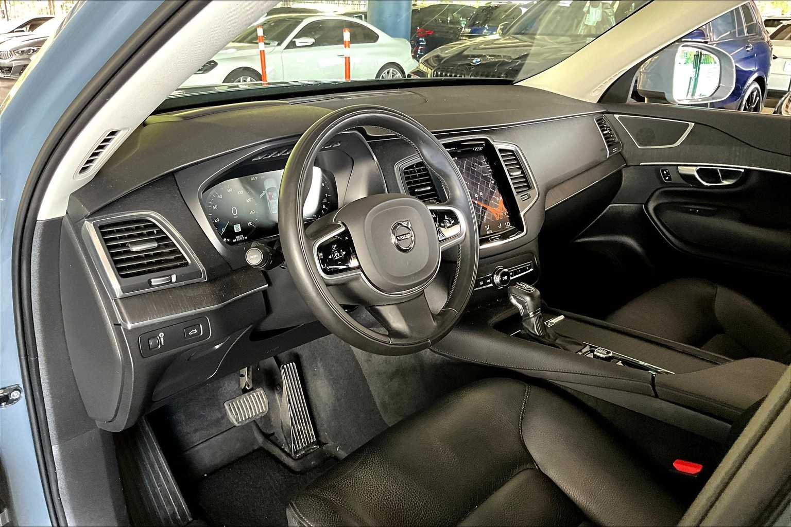 2020 Volvo XC90 Momentum photo 16