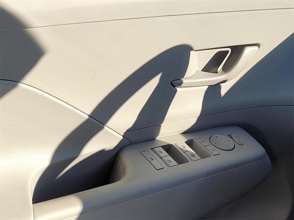 2026 Hyundai Kona SEL photo 24