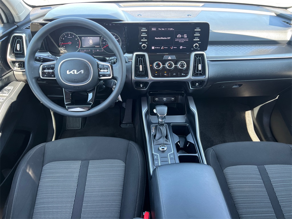 2022 Kia Sorento LX photo 23