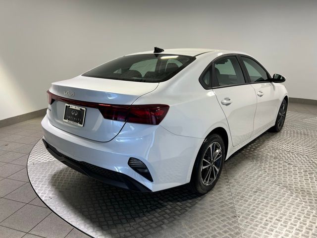 2022 Kia Forte LXS photo 3