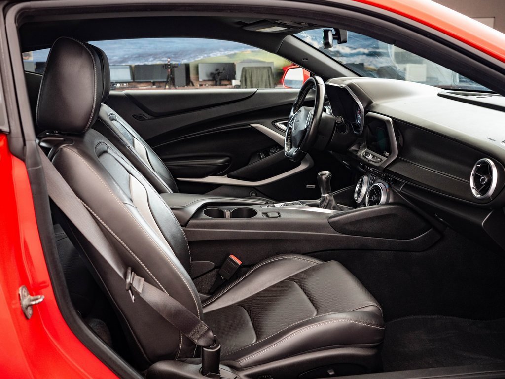 2018 Chevrolet Camaro 2LT photo 18