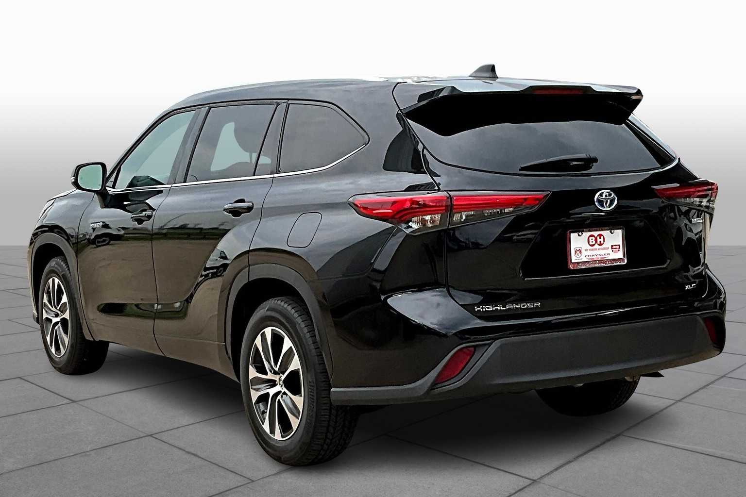 2021 Toyota Highlander Hybrid XLE photo 3