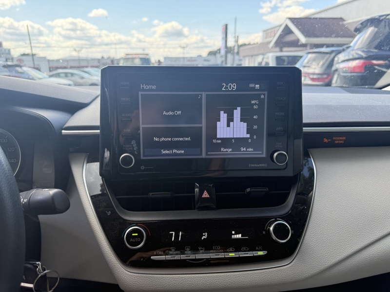 2022 Toyota Corolla LE photo 12