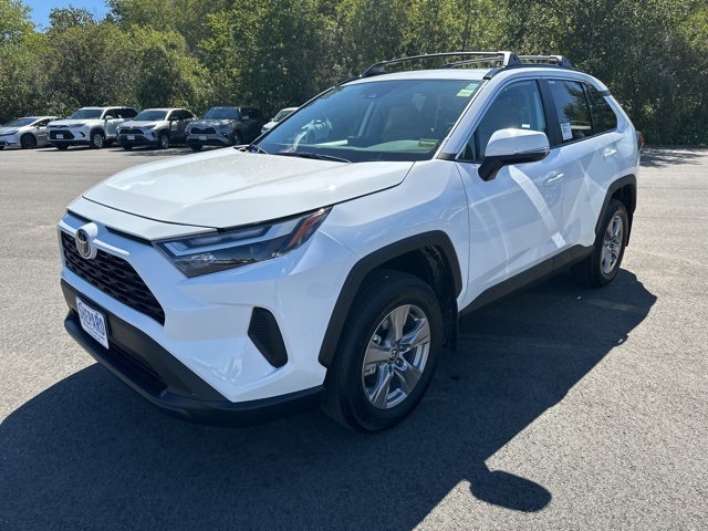 2025 Toyota RAV4 XLE photo 3