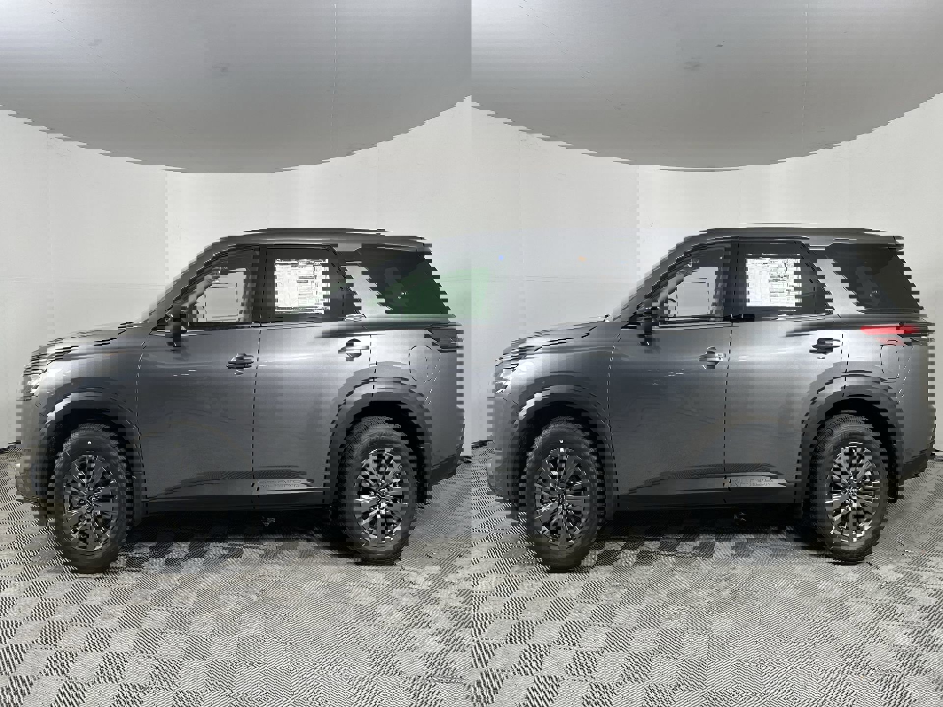 2025 Nissan Pathfinder S photo 4