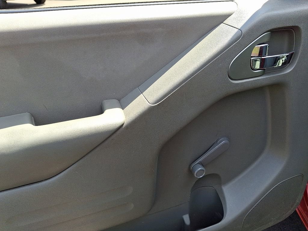 2015 Nissan Frontier S Crew Cab photo 12