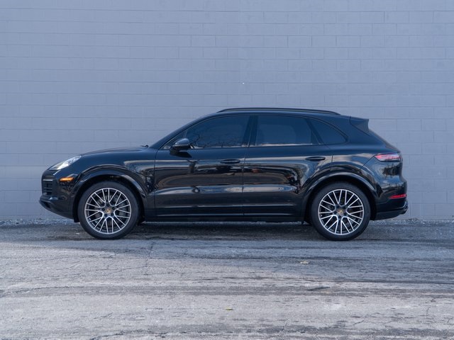 2022 Porsche Cayenne S photo 2