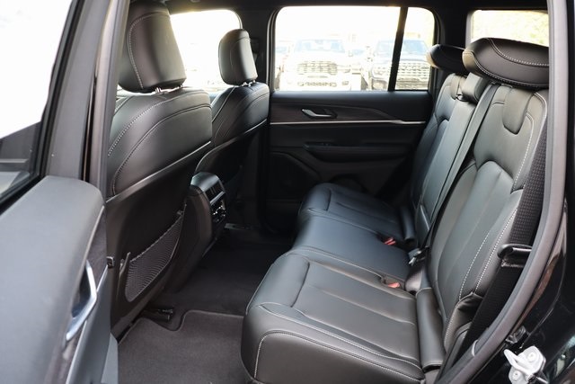 2025 Jeep Grand Cherokee Limited photo 33