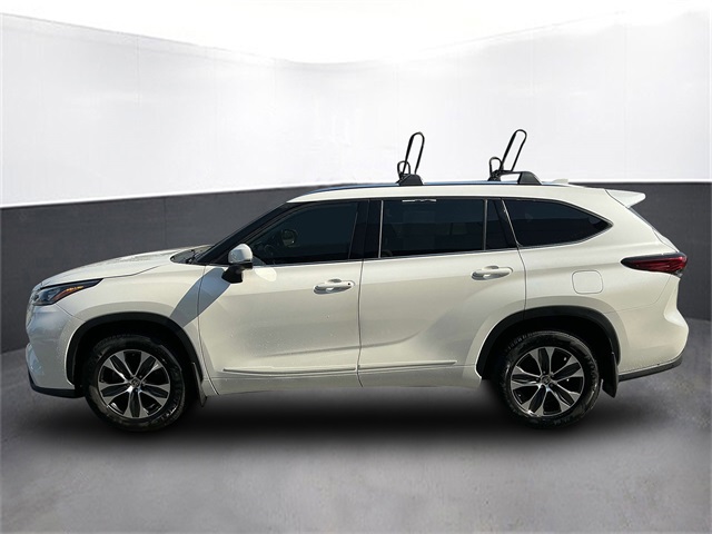Used 2020 Toyota Highlander XLE with VIN 5TDGZRBH6LS510513 for sale in Kansas City