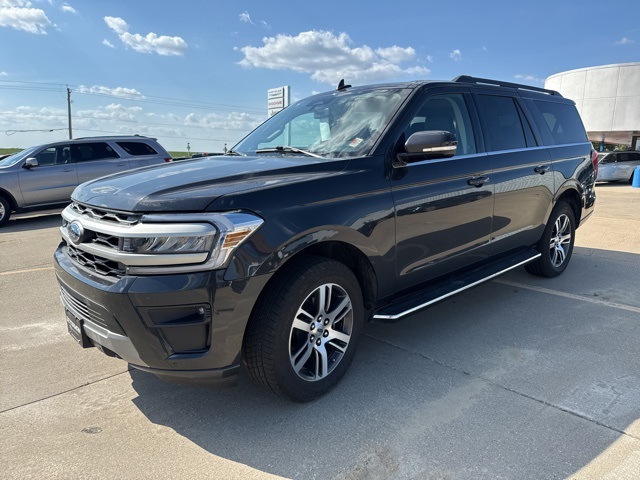 2022 Ford Expedition MAX XLT photo 2