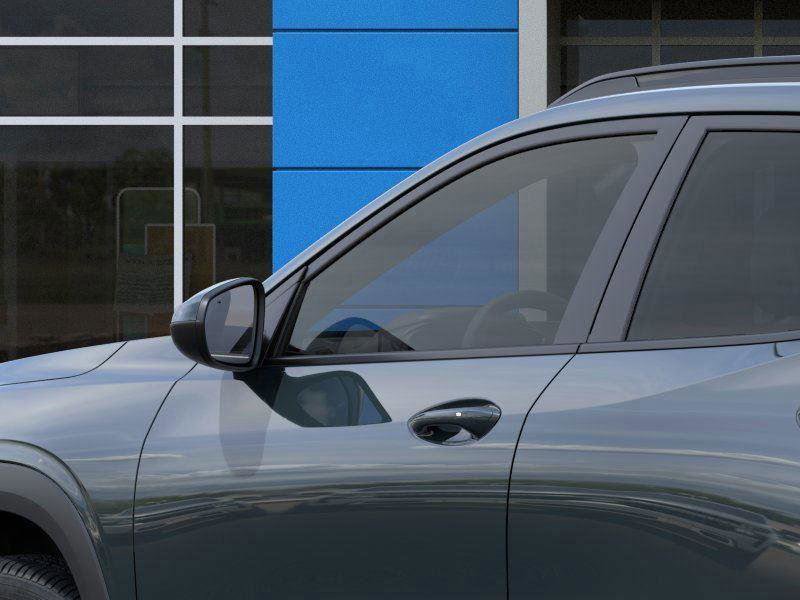 2025 Chevrolet Trax LT photo 4
