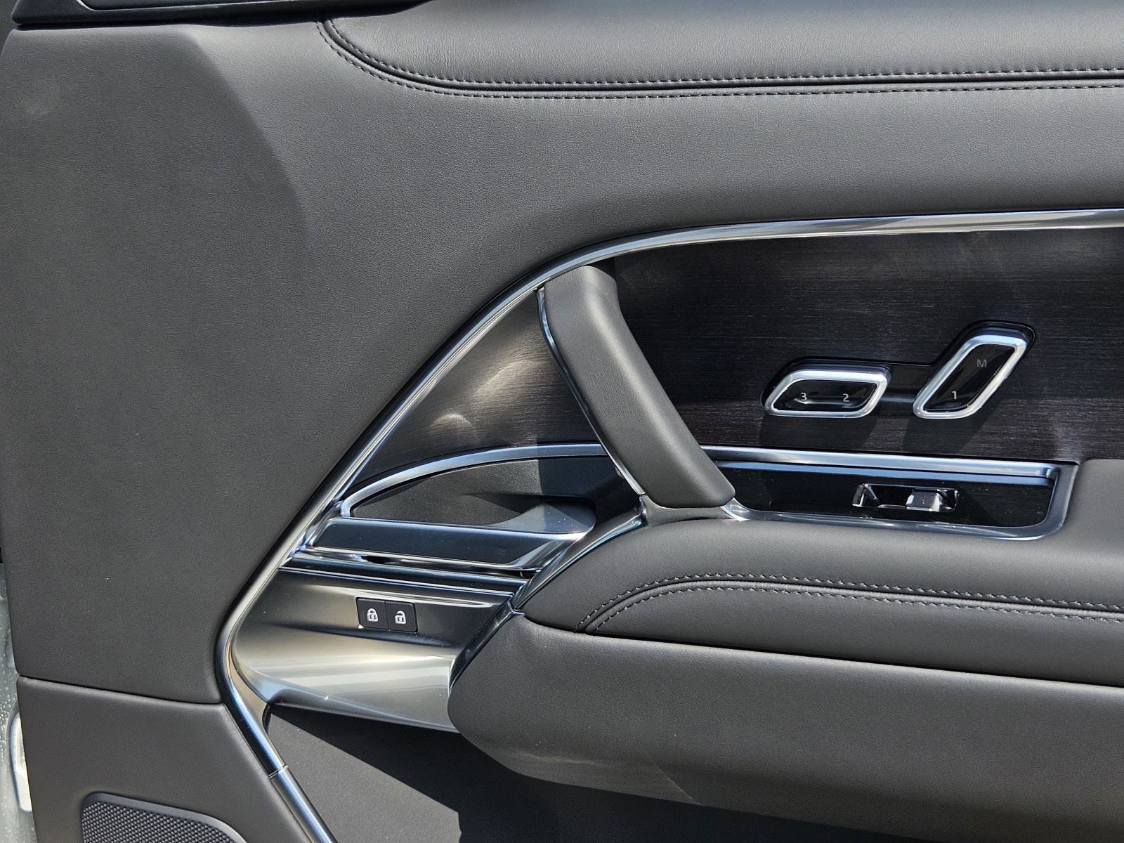 2025 Land Rover Range Rover SE photo 33