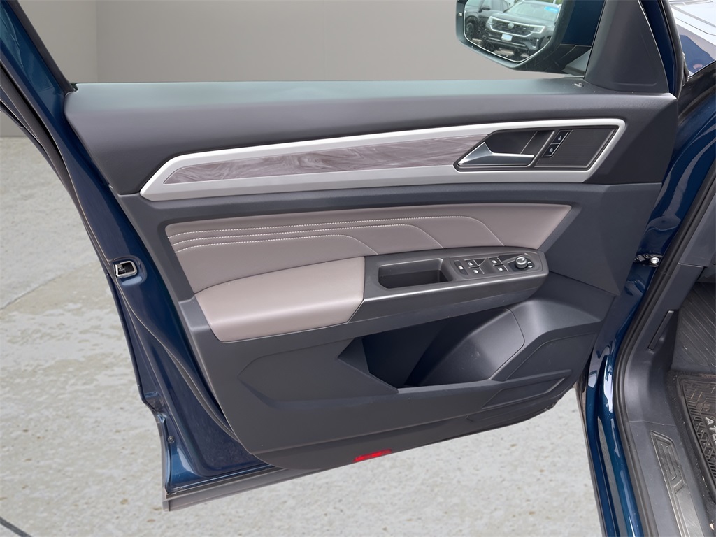 2022 Volkswagen Atlas Cross Sport V6 SE Technology photo 14