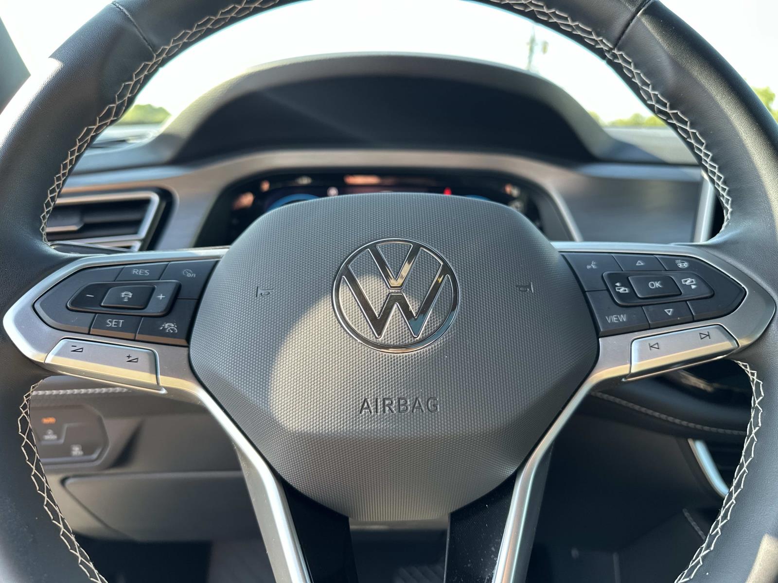 2025 Volkswagen Atlas Cross Sport SE Technology photo 17