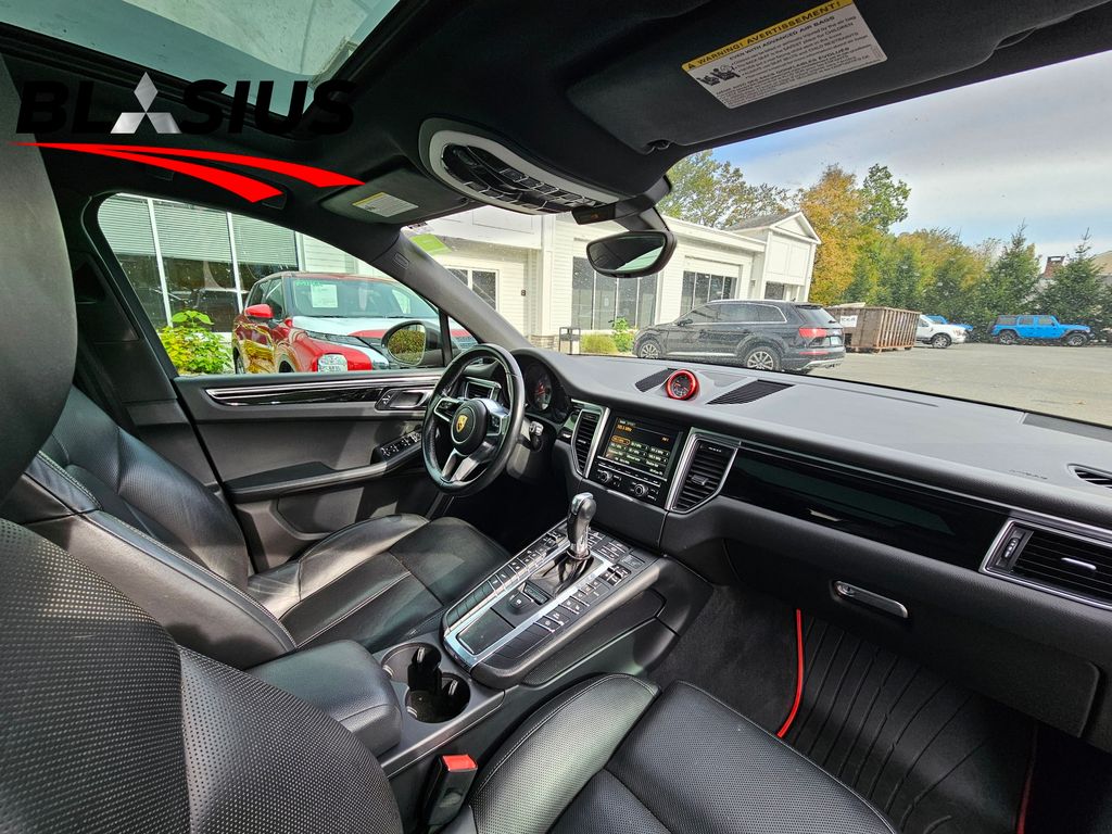 2016 Porsche Macan S photo 10