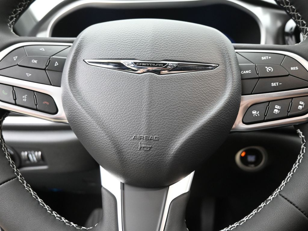 2026 Chrysler Pacifica photo 17