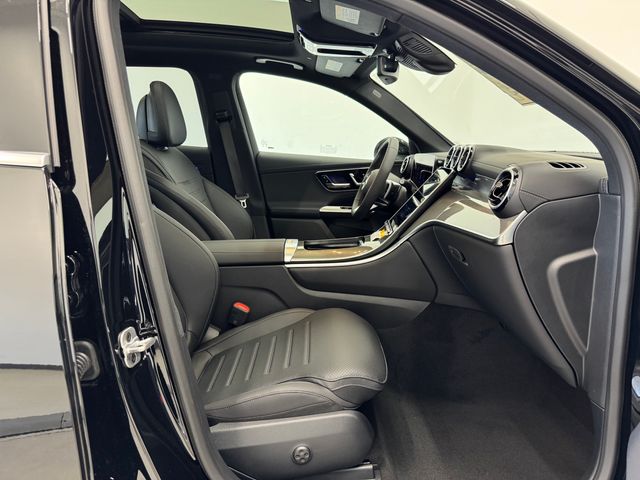 2026 Mercedes Benz GLC 300 photo 13