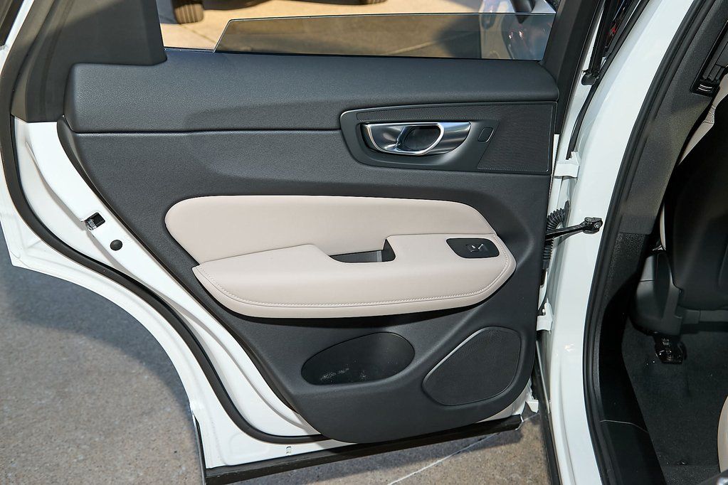 2026 VOLVO XC60 - Image 16