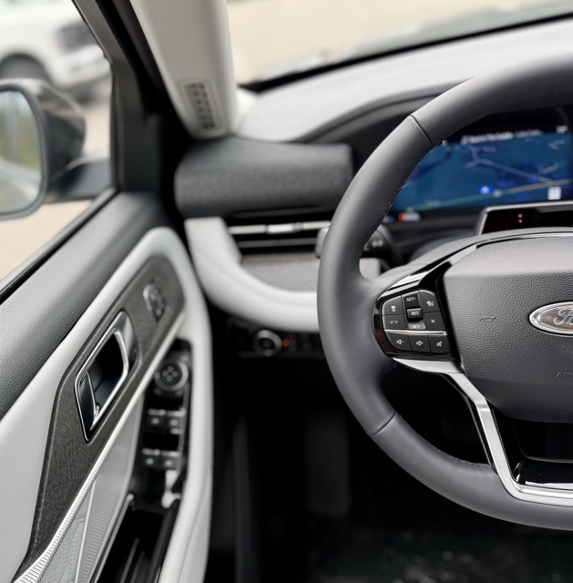 2025 Ford Explorer Platinum photo 17