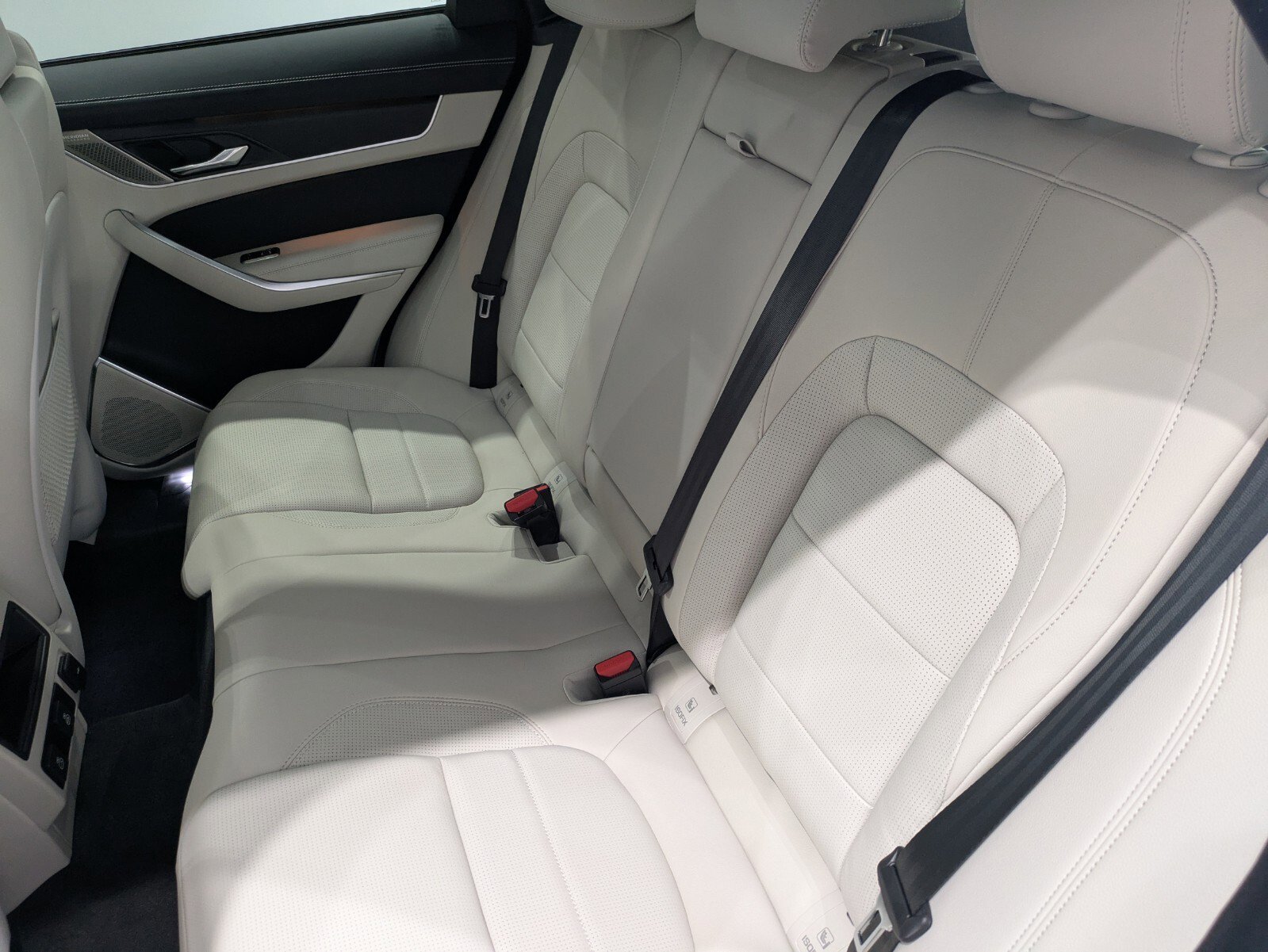 2026 Jaguar F-PACE P250 R-Dynamic S photo 13