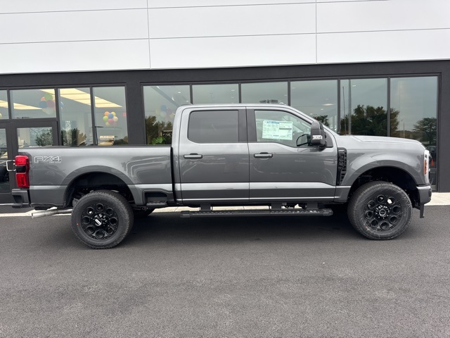 2025 Ford F-350 Lariat photo 2