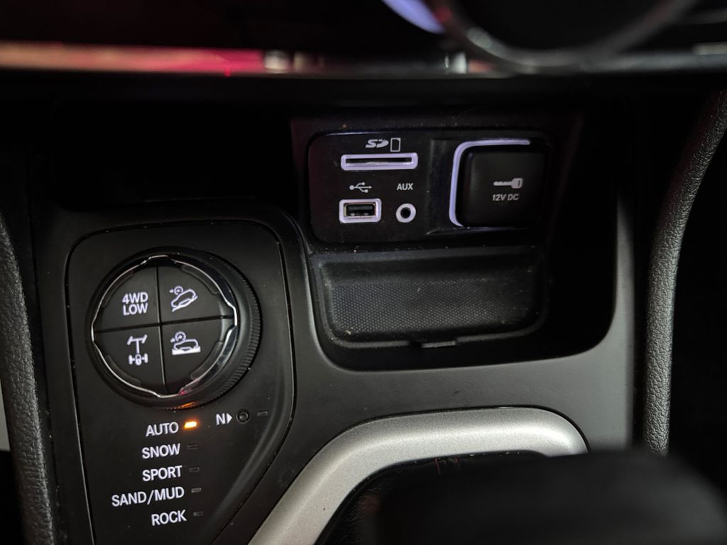 2017 Jeep Cherokee Trailhawk photo 27