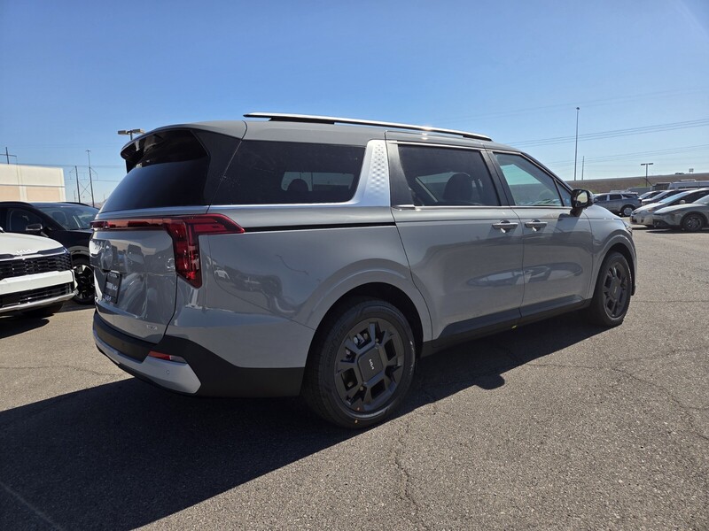 2026 Kia Carnival EX photo 3