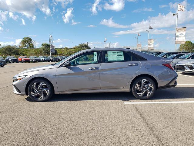 2025 Hyundai Elantra SEL Sport photo 8