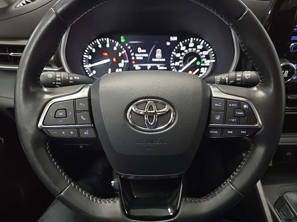 2021 Toyota Highlander XLE photo 18