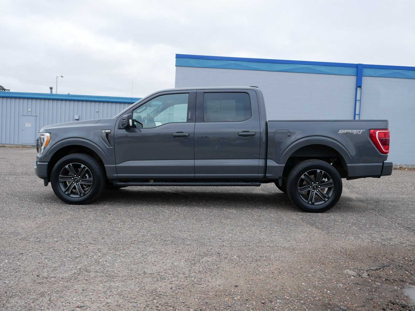 2021 Ford F-150 XLT photo 2