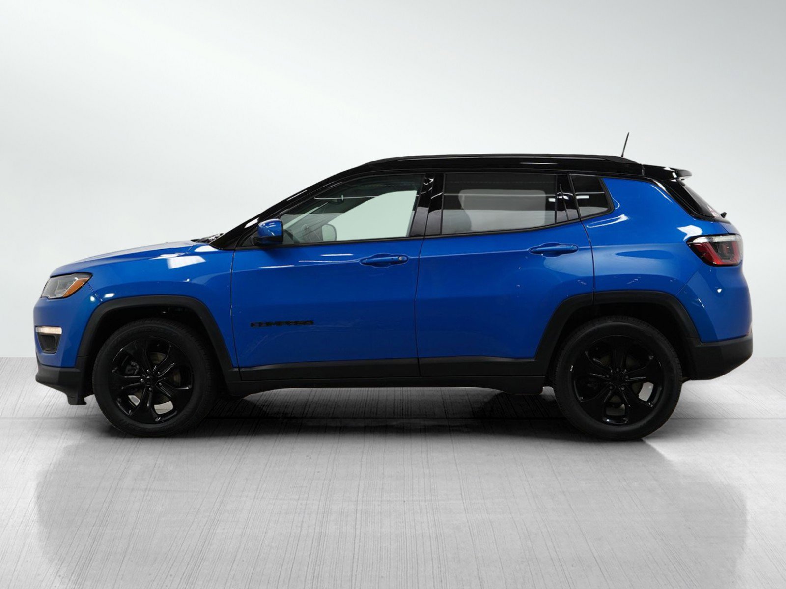 Used 2018 Jeep Compass Altitude with VIN 3C4NJCBB9JT438507 for sale in Bloomington, Minnesota