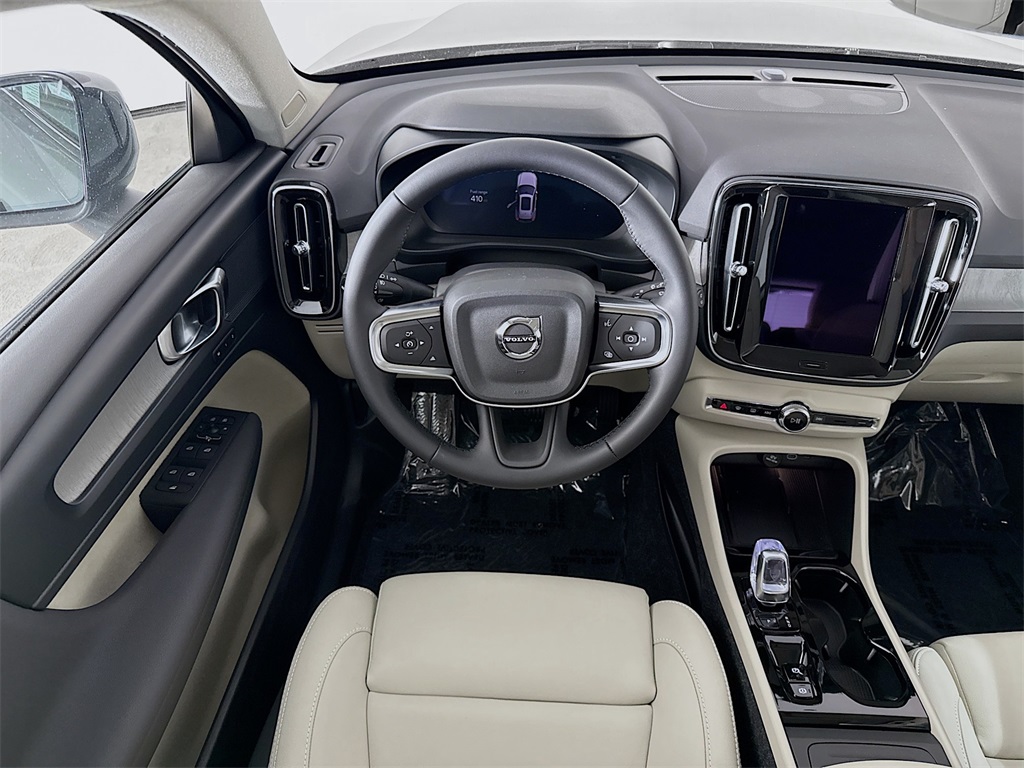 2026 Volvo XC40 Plus photo 23