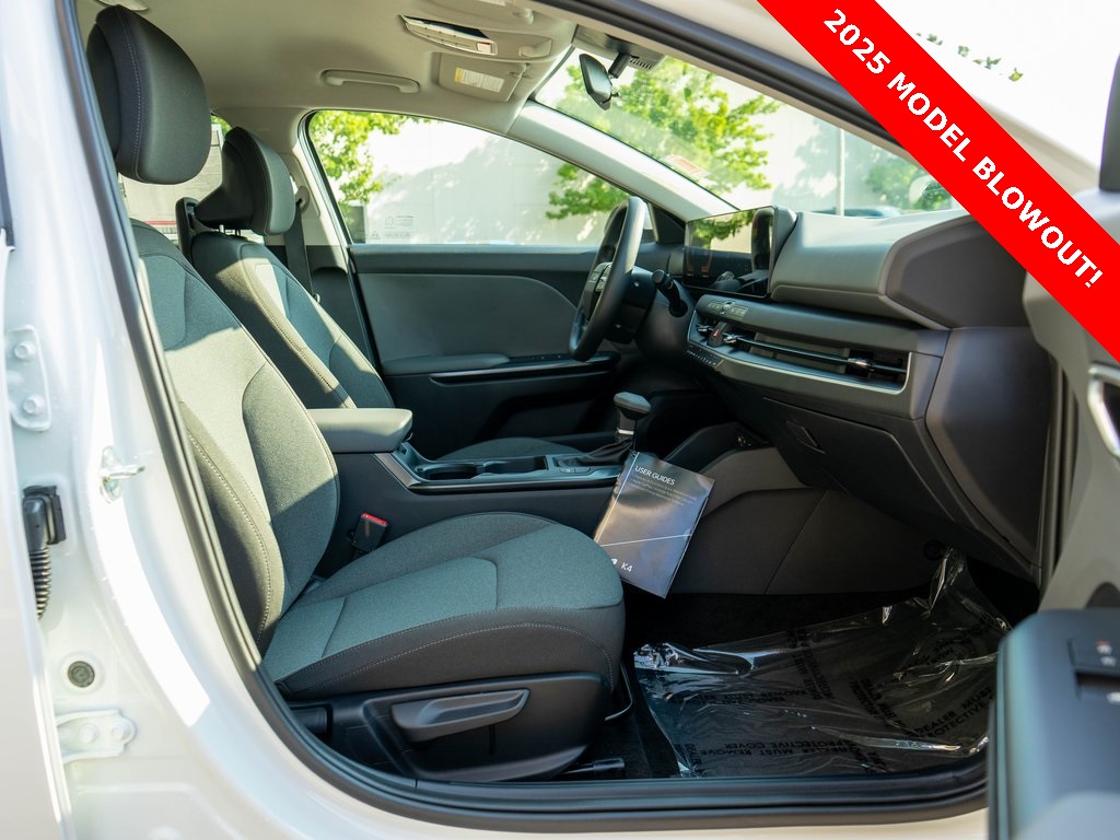 2025 Kia K4 LX photo 9