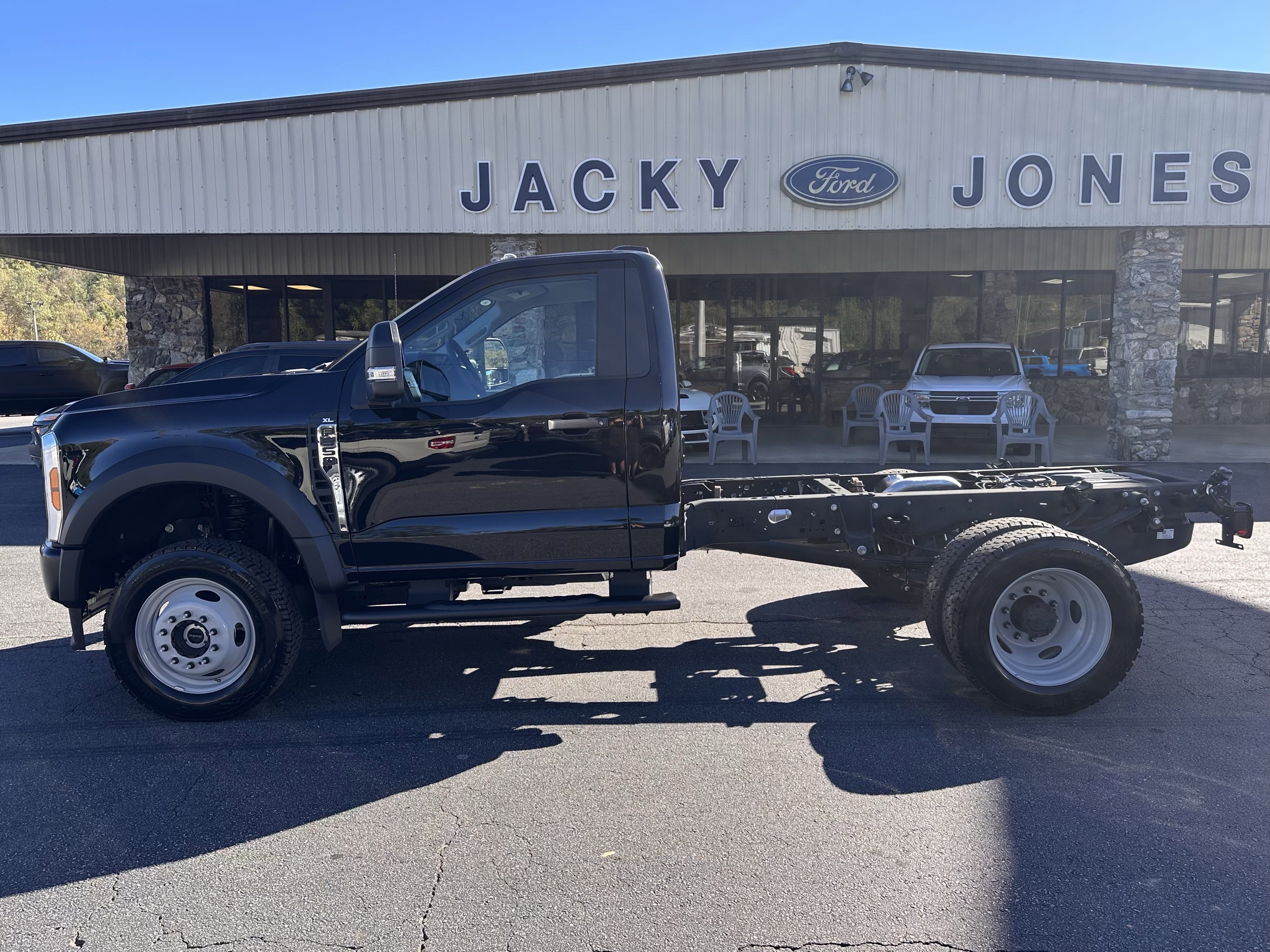 2025 Ford F-550 Super Duty Chassis Cab XL's photo